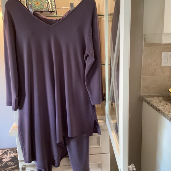 Two piece Simpli top and pants. Size12 and mauve taupe colour - Picture 3 of 4